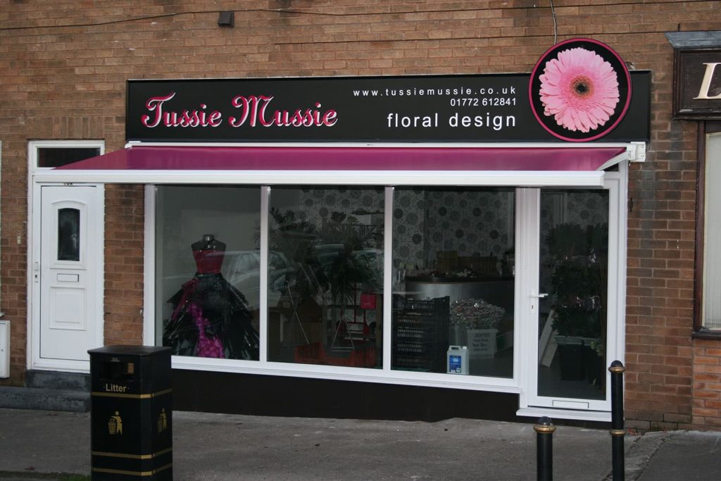 Jussie Mussie - framed sign panel and awning