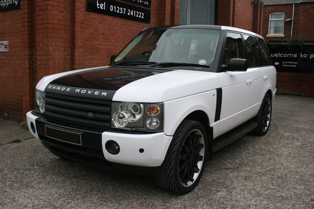 Range Rover - full wrap with gloss white gloss black and carbon fibre vinyl